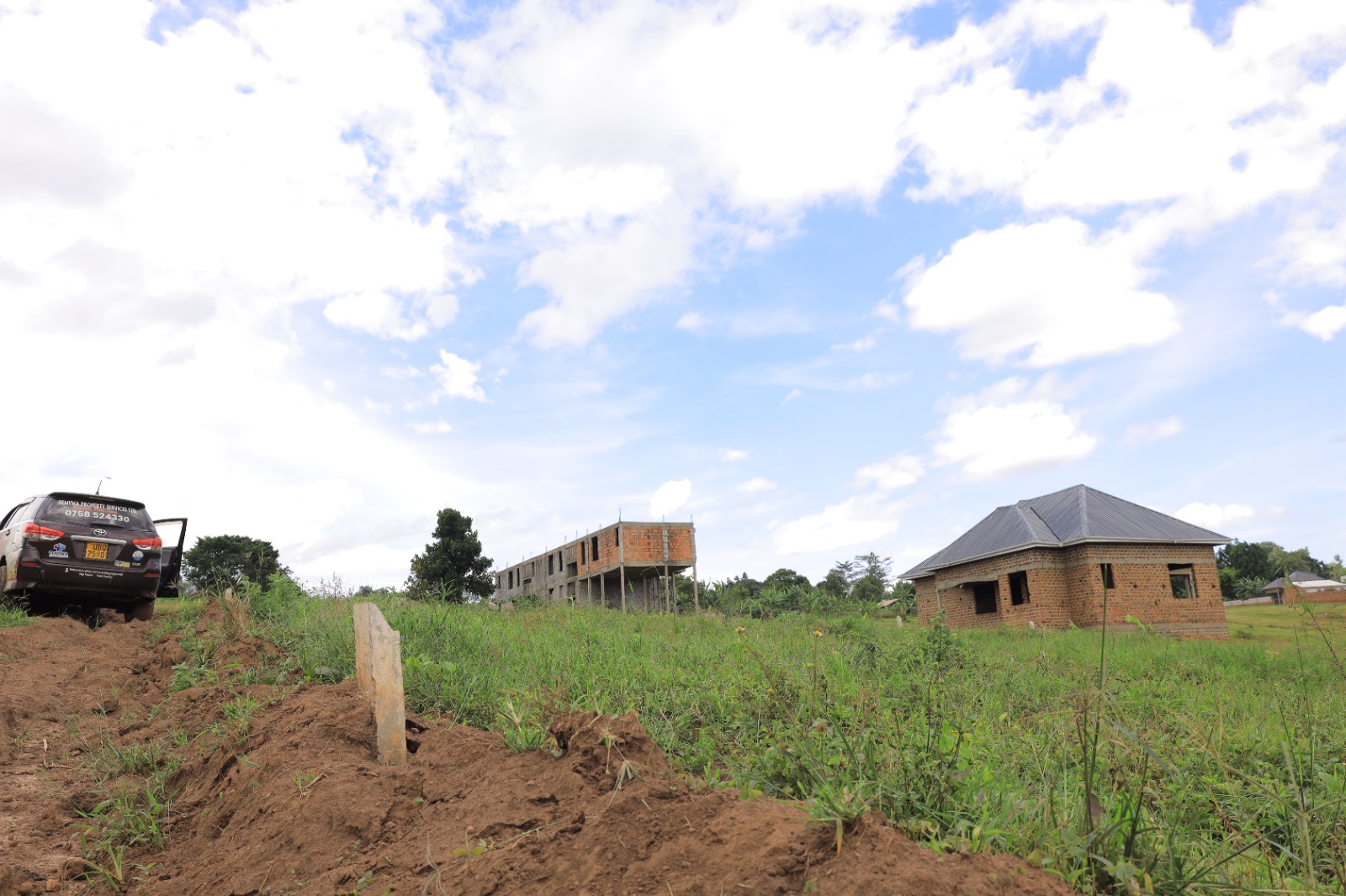100×50 ft plot — Kakiri Kikugi (Titled)
